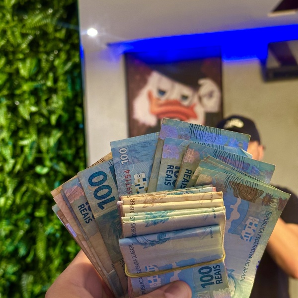 5 mil ? na conta ou iPhone 14 lacrado ?